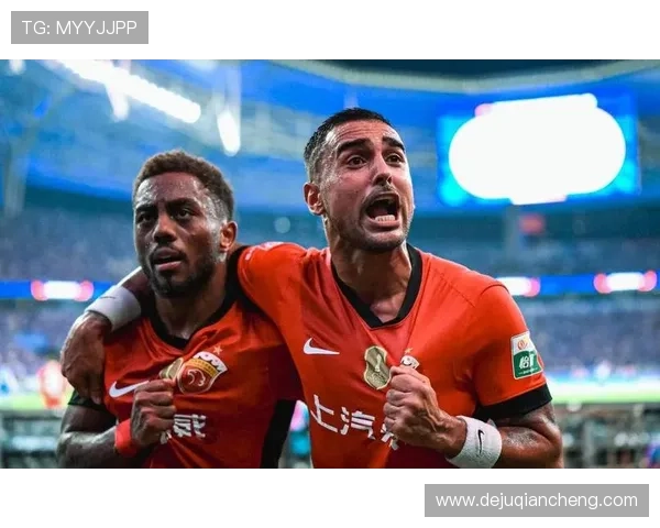 上海海港全力备战新赛季加布里埃尔回归训练场积极恢复状态